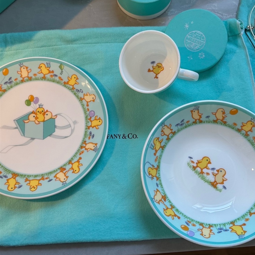 TIFFANY & CO “CHICKS” 3 PIECE PORCELAIN BABY GIFT SET -RARE & NEW/MINT CONDITION - Picture 5 of 15